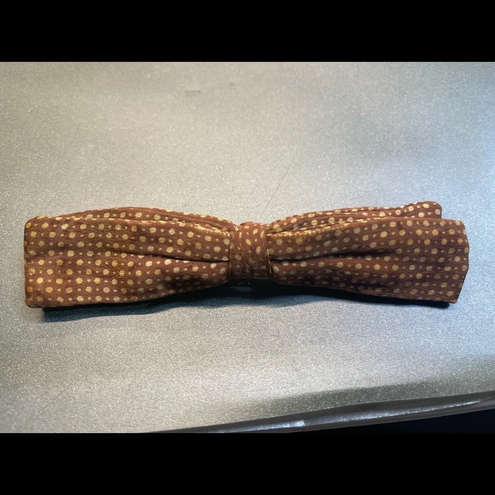 Vintage Brown & Cream Bat Wing Bow tie